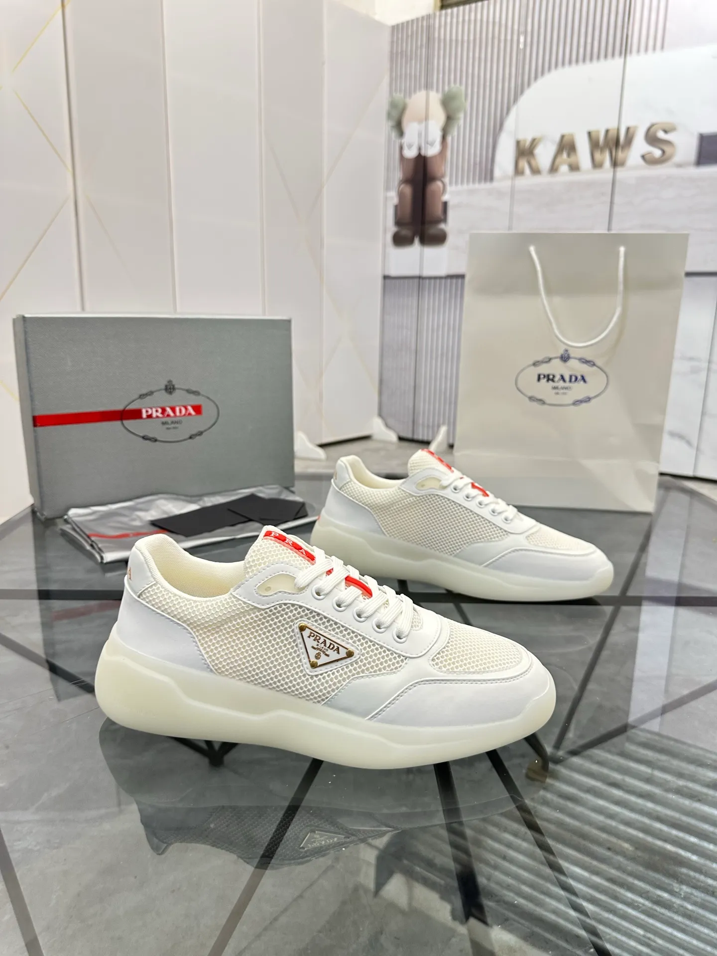 Men's shoes for sale 💰: 💰P620¥ High-end top quality Product trademark: Prada *"Prada*" low-top casual shoes Regular size: 38-45 (can be customized to 46) Product materials: Upper imported first-layer cowhide spliced ​​with original fabric, breathable lining, cowhide foot pads, original outsole. No.: 001